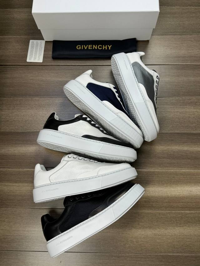 Givenchy 纪梵希 -高端品质 原单 -鞋面；纳帕小牛皮、品牌高丝光帆布、鞋舌品牌logo布标 -内里：水染牛皮 -大底：超轻tpu.橡胶发泡；成型大底